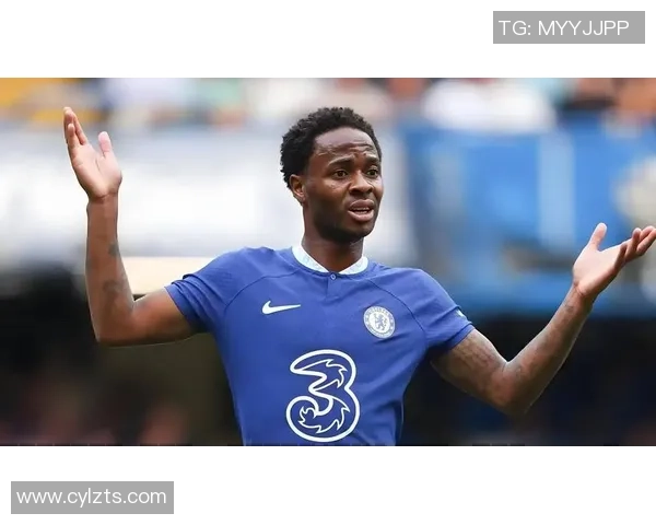 无球可踢随枪手U21练习，张伯伦：想回英格兰，离家人近点